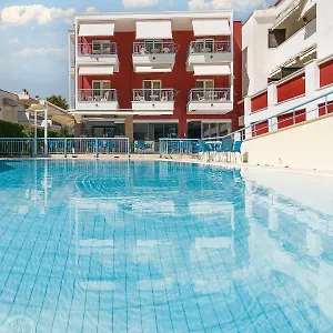 Hotel Summer Dream, Polychrono